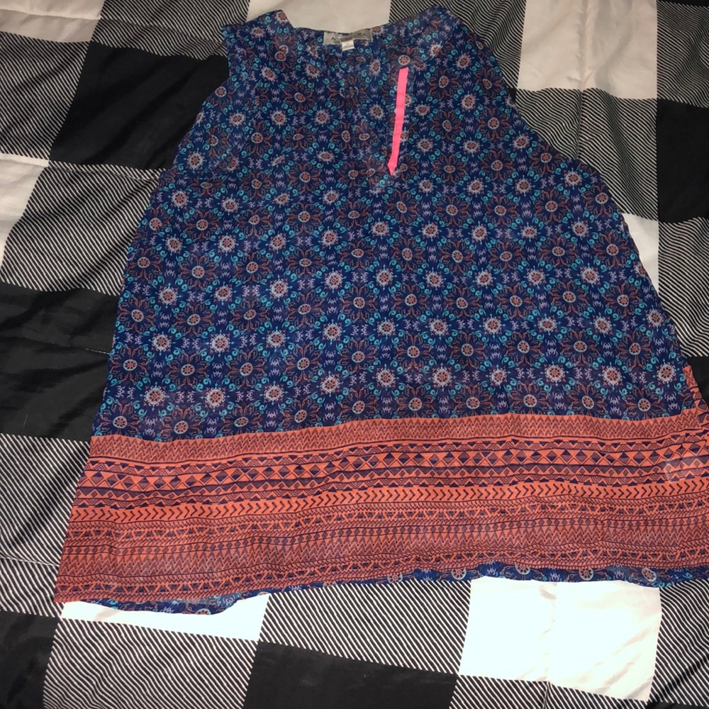 A short sleeve shirt